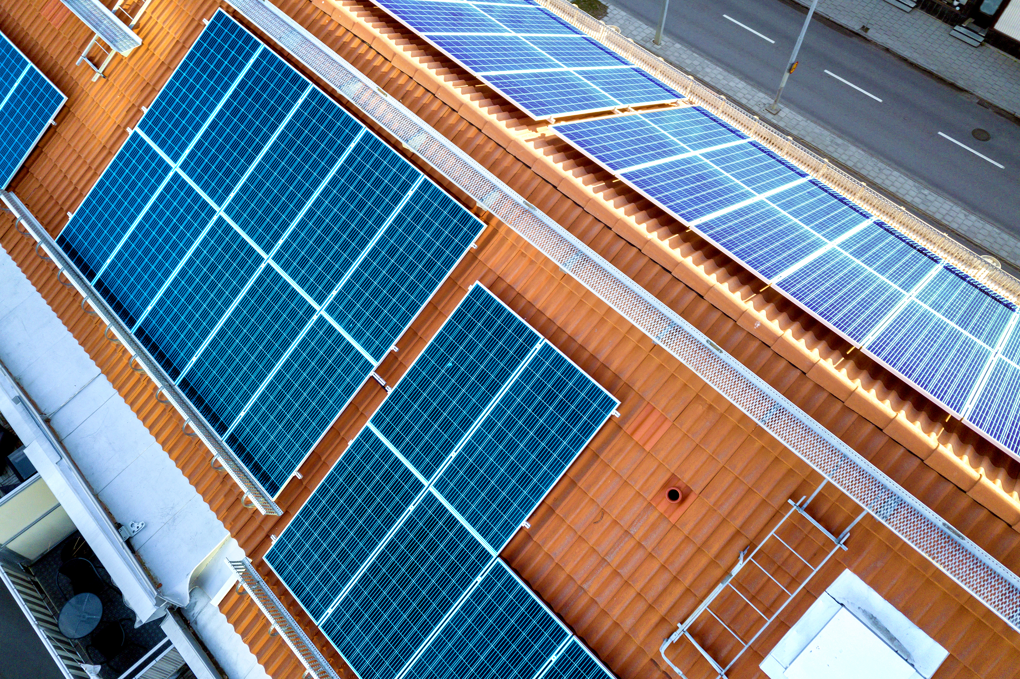 Expert Oreno présentant l'étude de productibilité solaire au conseil syndical